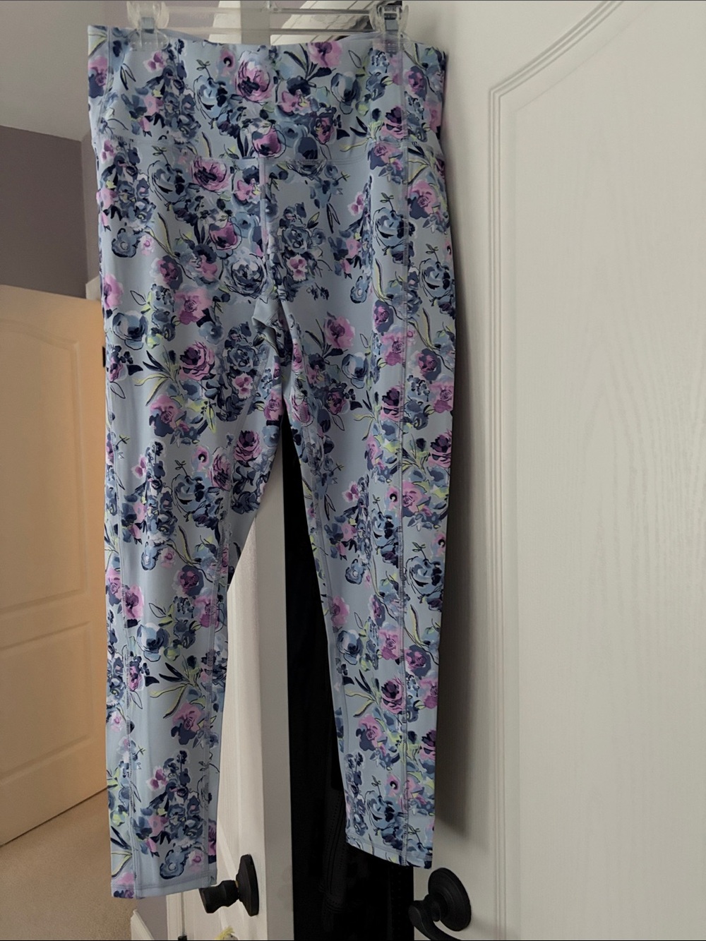 NWT Vera Bradley XL Stretch Leggings in Fresh-Cut Bouquet Pattern